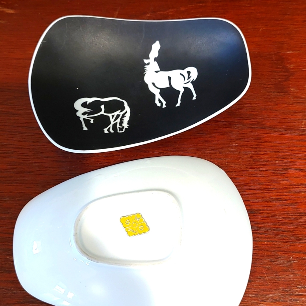 Set of 2 Vintage OMC small Black White Horse Themed Trinket/Coin Dishes.